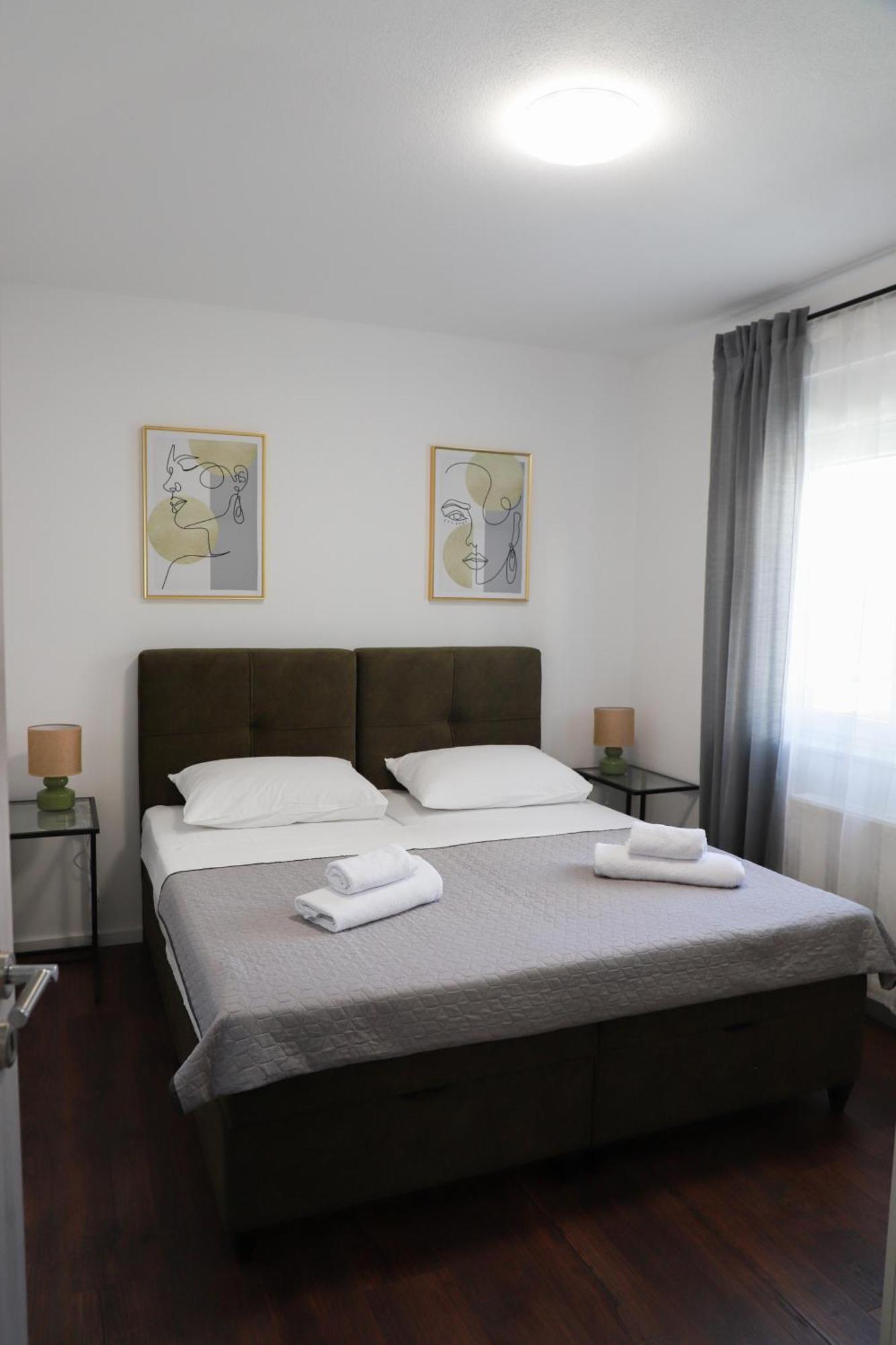 Holiday Apartments Ivano & Leo - Private Parking Zadar Dış mekan fotoğraf