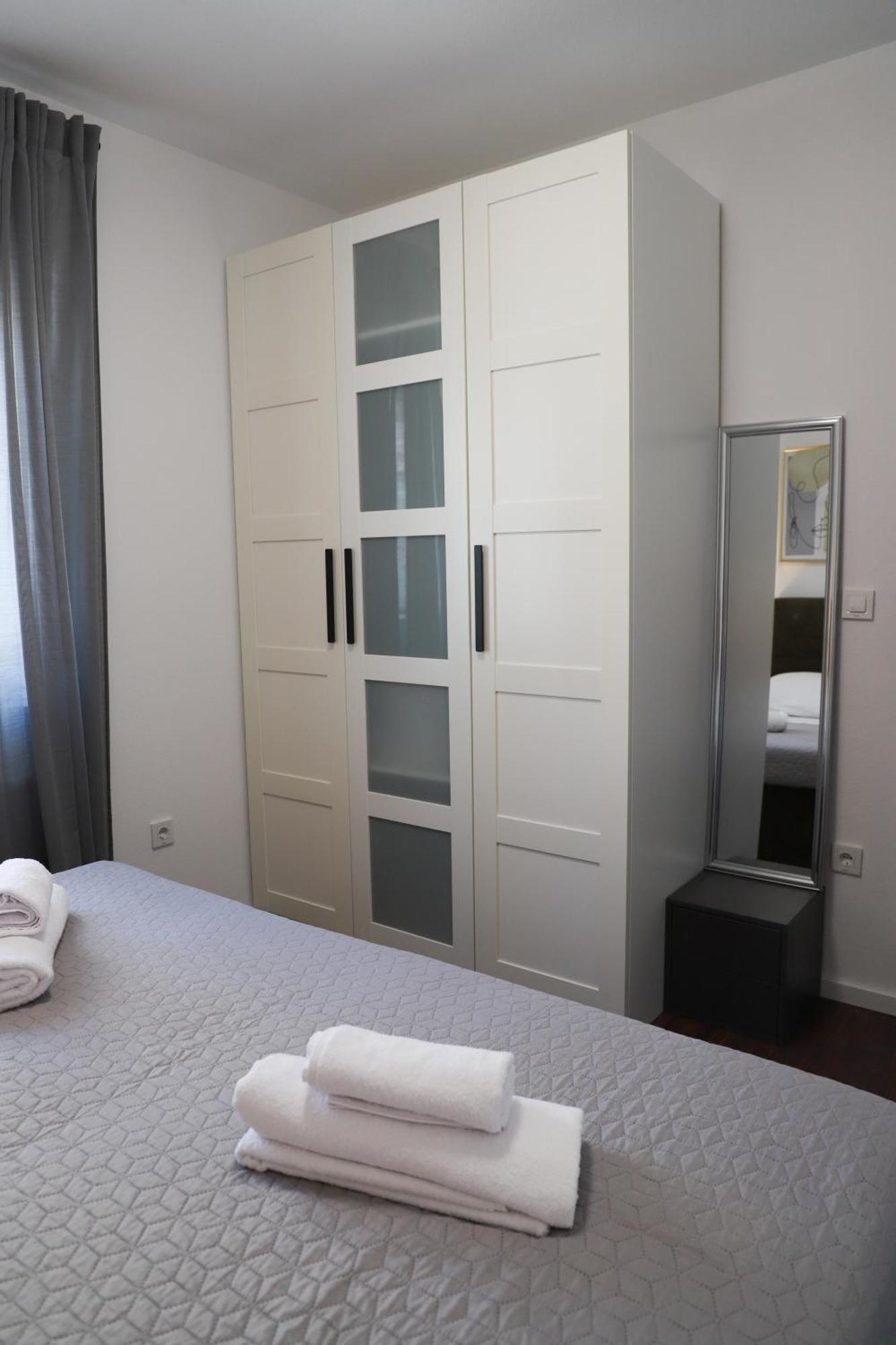 Holiday Apartments Ivano & Leo - Private Parking Zadar Dış mekan fotoğraf