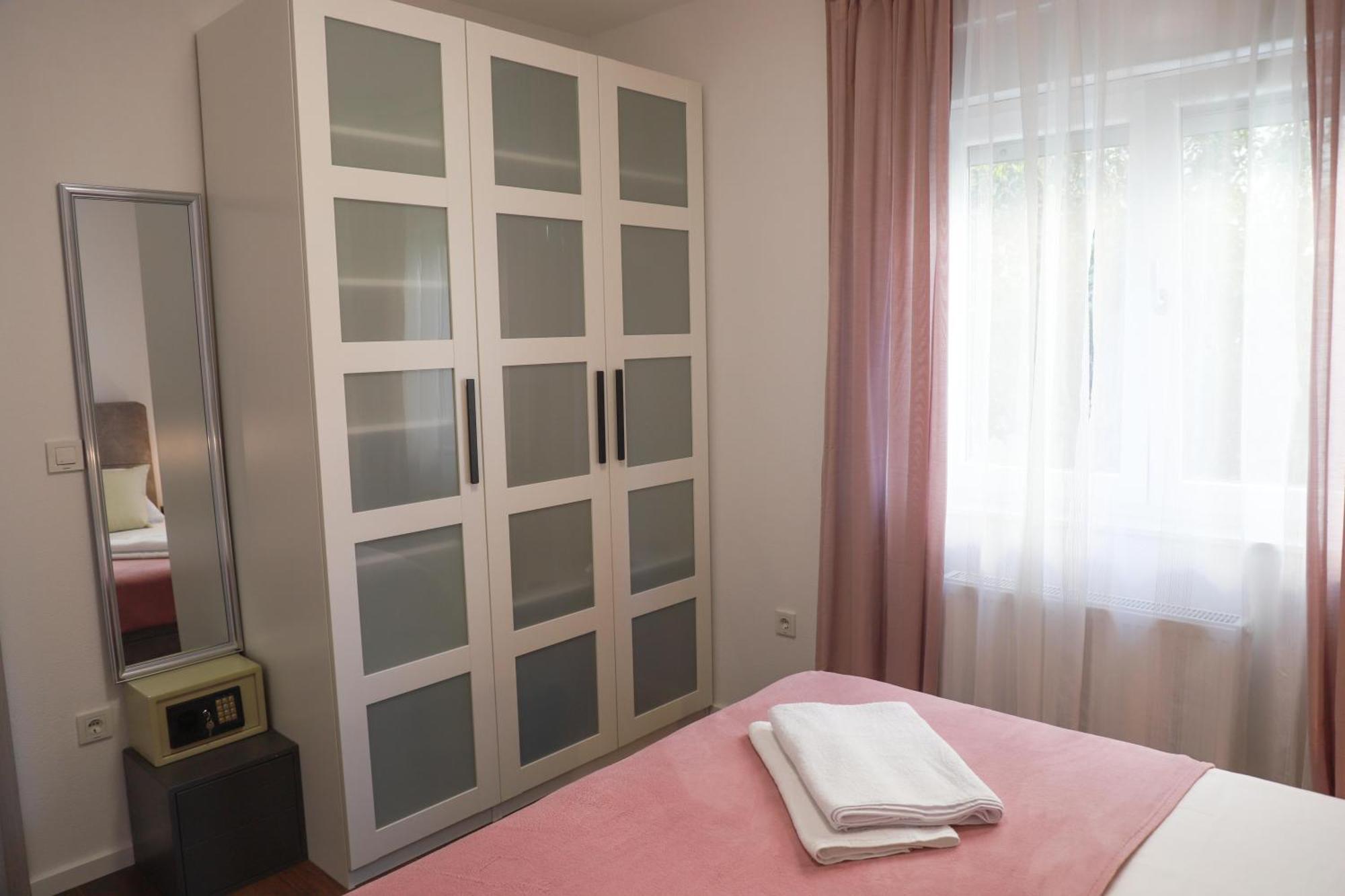 Holiday Apartments Ivano & Leo - Private Parking Zadar Dış mekan fotoğraf