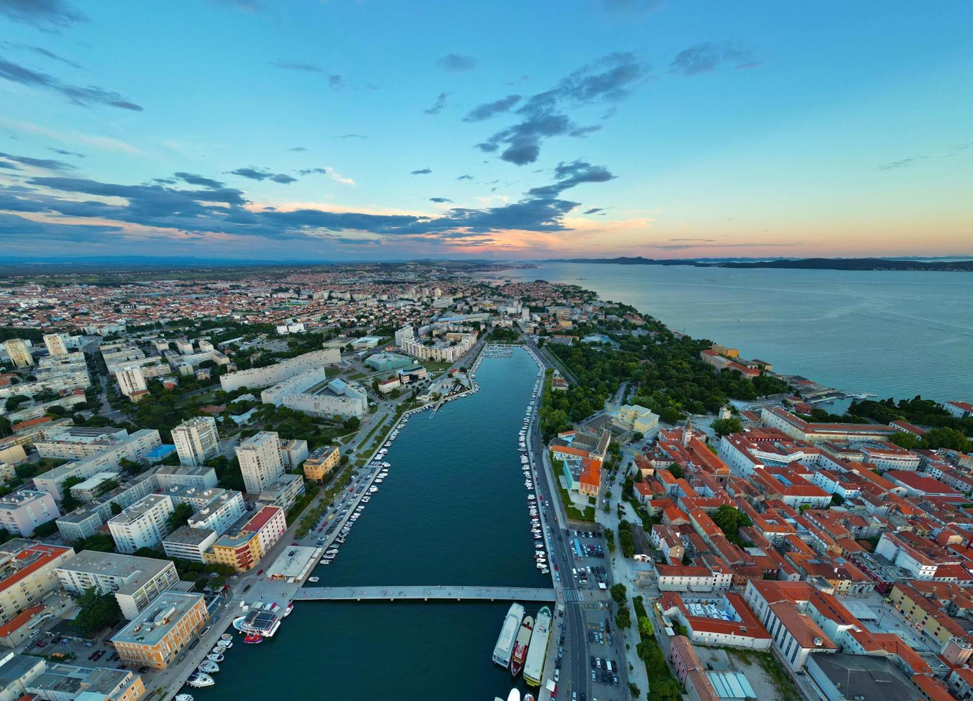 Holiday Apartments Ivano & Leo - Private Parking Zadar Dış mekan fotoğraf